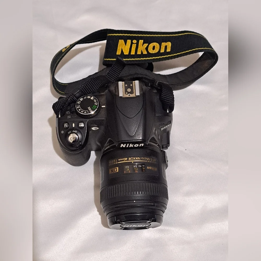 Nikon d3100 Af-s dx micro Nikkor 40mm f/2.8g Lens